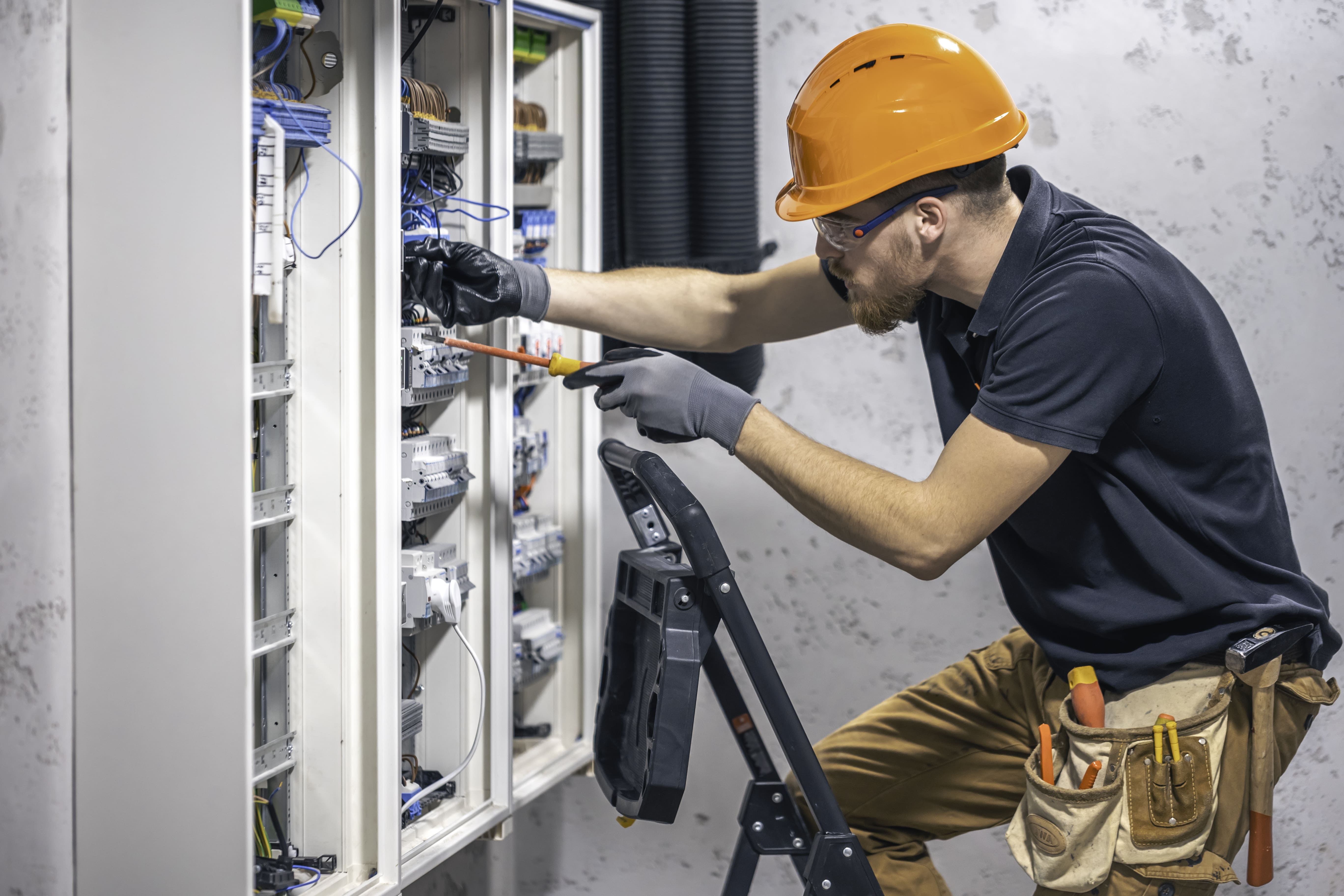 Elektrik Tesisat Taahhüt Hizmetleri